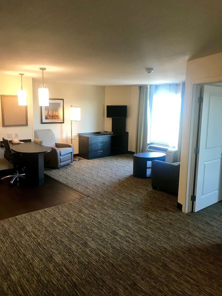 Candlewood Suites Lincoln By Ihg Exterior photo